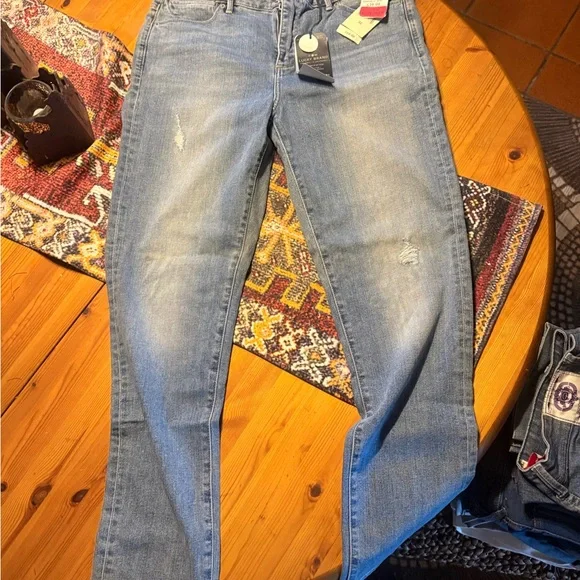 Lucky Brand Light Blue Boyfriend Jeans - Picture 2 of 6